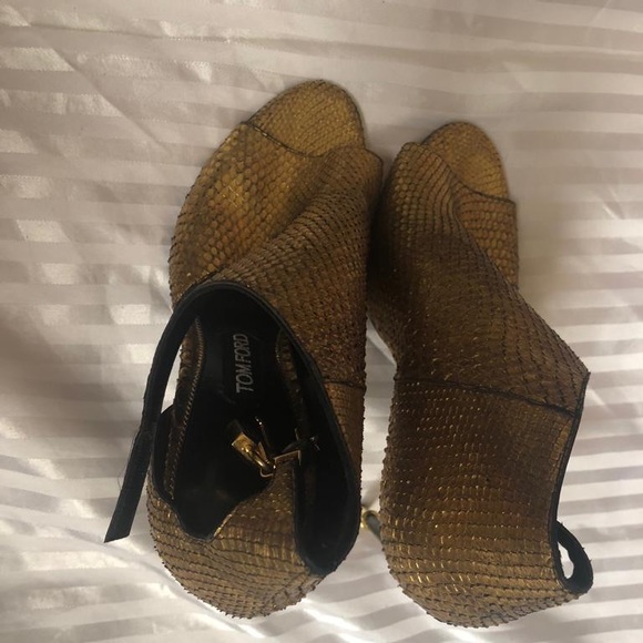 ❌SOLD❌ Tom Ford Open Toe Python Ankle Boots - Picture 2 of 4